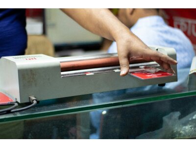 Carduri auto-laminante