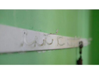 Cârlige și suporturi pentru dresuri