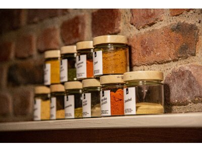 Etichete autoadezive