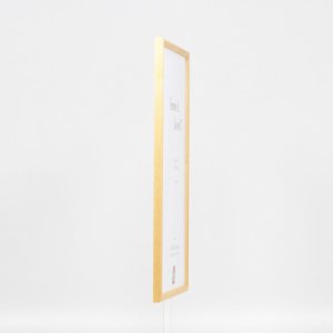 Efektní rám z masivního dřeva profil 20 zlatý 10,5x14,8 cm muzejní sklo