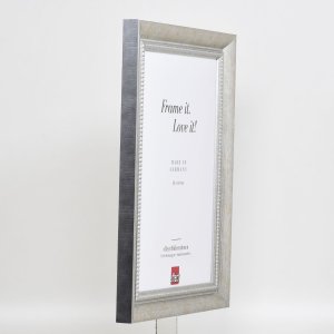 Efektní rám z masivního dřeva profil 28 stříbrný 10,5x14,8 cm muzejní sklo