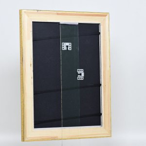 Efektní dřevěný rám profil 95 zlatý 13x13 cm antireflexní sklo