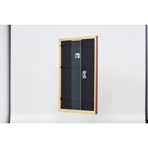 Efektní dřevěný rám profil 38 hnědý 20x20 cm muzejní sklo