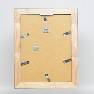 Efektní rám z masivního dřeva profil 28 stříbrný 20x25 cm muzejní sklo