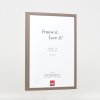 Efektní dřevěný rám profil 35 hnědý 25x35 cm antireflexní sklo