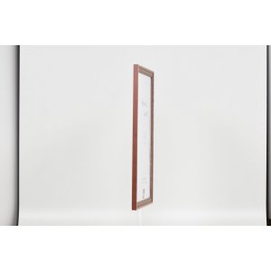 Efektní dřevěný rám profil 38 hnědý 25x70 cm muzejní sklo