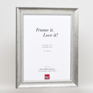 Efektní rám z masivního dřeva profil 28 stříbrný 42x59,4 cm muzejní sklo