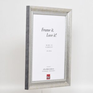 Efektní rám z masivního dřeva profil 28 stříbrný 50x50 cm muzejní sklo