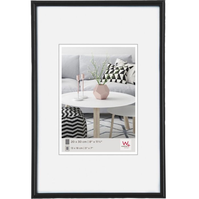 Rám na fotografie Walther 20x28 cm GALERIA černý plastový rám