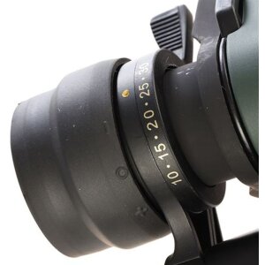 Dalekohled Konus Newzoom 10-30x60 s nastavitelným zoomem černý