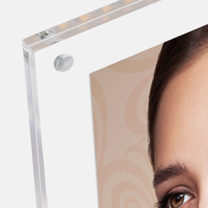 ZEP Akrylový rámeček New York s LED a dřevěnou podnoží